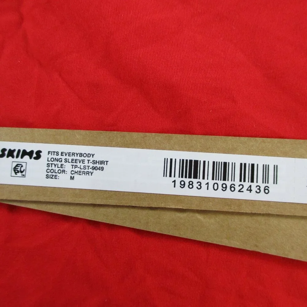 SKIMS Fits Everybody Long Sleeve T Shirt Womens Medium Cherry Red Stretch NWT - Picture 4 of 9